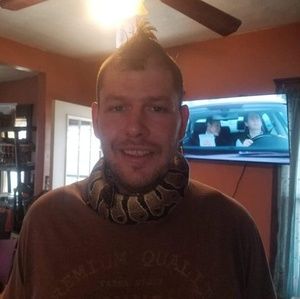 Meet your Posher, Dustin